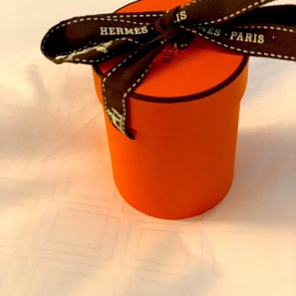 Hermes cylinder brand new box with bow. Must have!